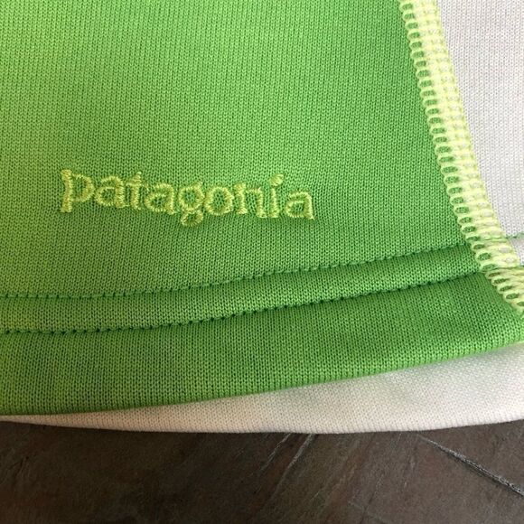 Patagonia green and white pullover with 1/4 front zip. - Picture 3 of 4